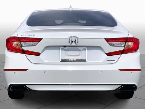 Used 2018 Honda Accord Touring image 5
