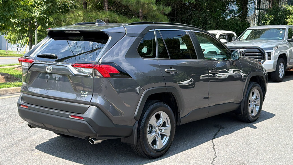 Used 2025 Toyota RAV4 XLE AWD/4WD image 4