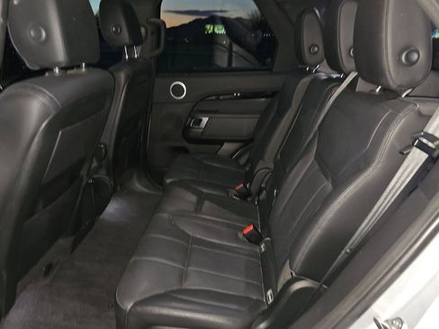 Used 2018 Land Rover Discovery SE image 6