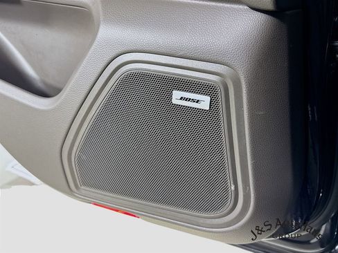 Used 2021 Porsche Macan Turbo image 32