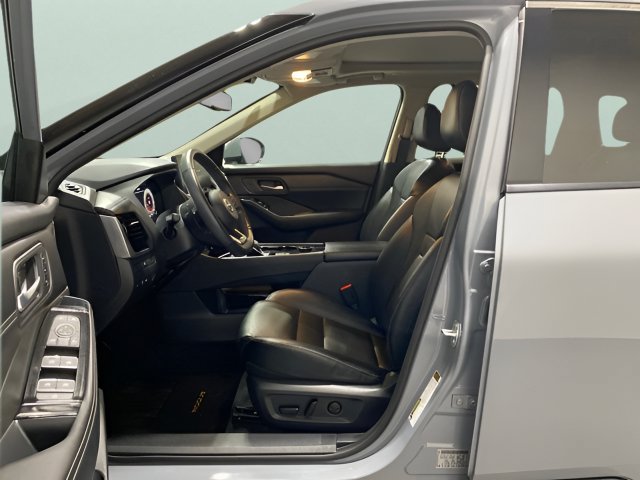 Certified 2024 Nissan Rogue SL w/ SL Premium Package AWD/4WD image 11