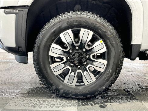 New 2026 GMC Sierra 2500 Denali w/ Denali Reserve Package image 14