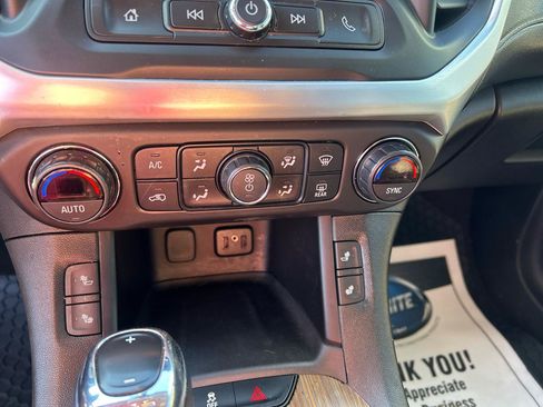 Used 2018 GMC Acadia SLE AWD/4WD image 19