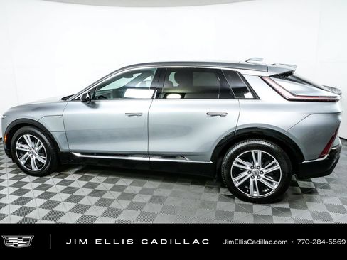 Certified 2024 Cadillac Lyriq Tech RWD image 29