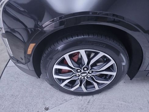 Used 2024 Cadillac XT5 Sportv w/ LPO, Red Accent Package image 10