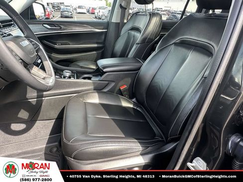 Used 2023 Jeep Grand Cherokee L Limited AWD/4WD image 19