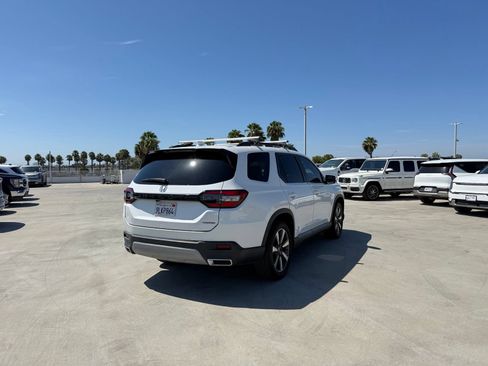 Used 2024 Honda Pilot Touring image 2