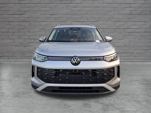 New 2026 Volkswagen Tiguan SE FWD image 2