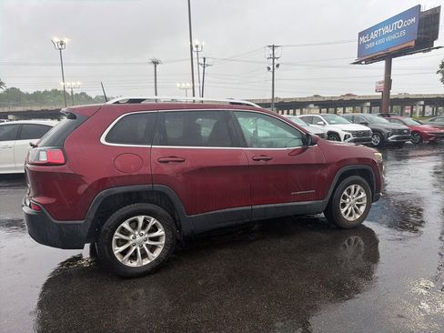 Used 2019 Jeep Cherokee Latitude w/ Popular Appearance Group AWD/4WD image 4