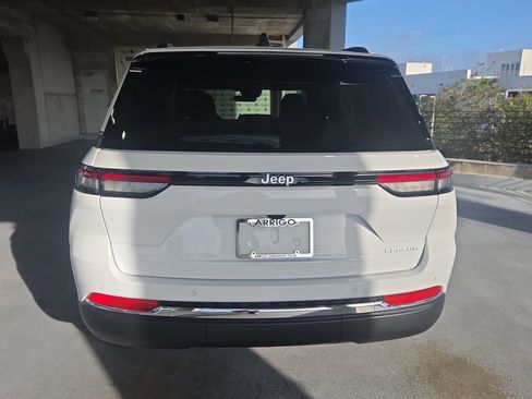 New 2025 Jeep Grand Cherokee Laredo image 6