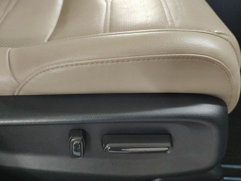 Used 2017 Honda CR-V Touring image 5