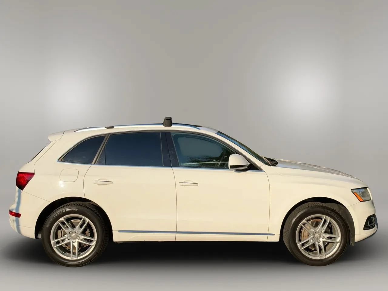 Used 2016 Audi Q5 2.0T Premium Plus w/ Technology Package AWD/4WD image 4