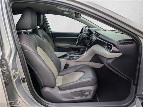 Used 2020 Toyota Camry XLE image 21