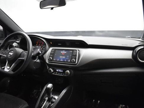 Used 2019 Nissan Kicks SV image 17