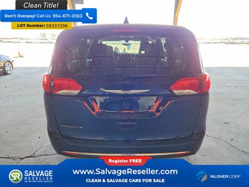 Used 2018 Chrysler Pacifica Touring Plus w/ Tire & Wheel Group FWD image 8