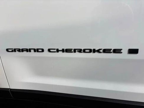 Certified 2023 Jeep Grand Cherokee L Laredo AWD/4WD image 11