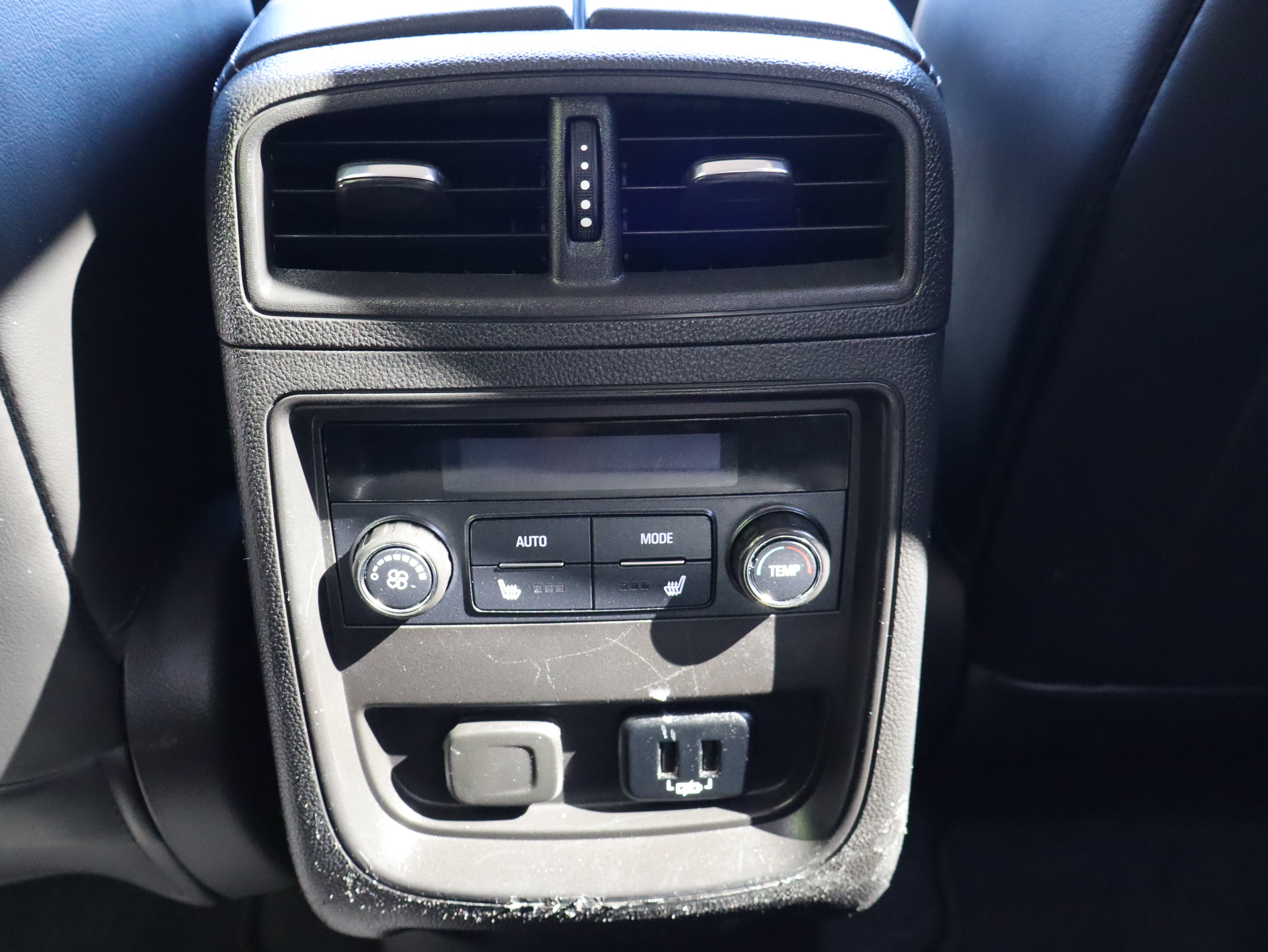 Used 2018 Buick Envision Essence FWD image 23
