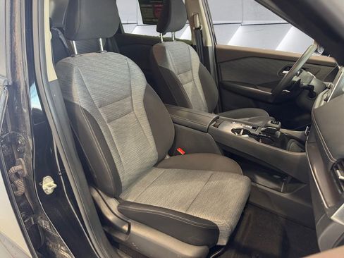 Used 2023 Nissan Rogue SV image 14