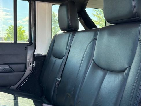 Used 2017 Jeep Wrangler Unlimited Sahara AWD/4WD image 13