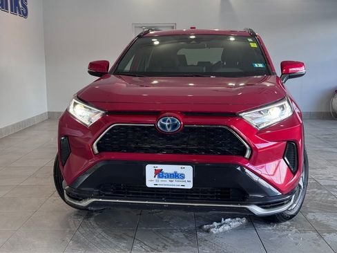Used 2021 Toyota RAV4 SE image 3