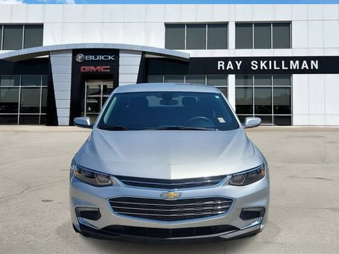 Used 2018 Chevrolet Malibu LT FWD image 2