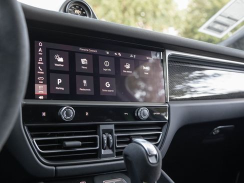 New 2026 Porsche Macan GTS image 25