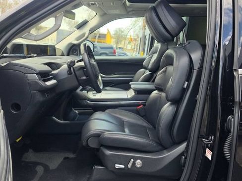 Used 2025 Lincoln Navigator Reserve AWD/4WD image 6