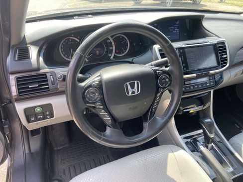 Used 2016 Honda Accord Touring image 7
