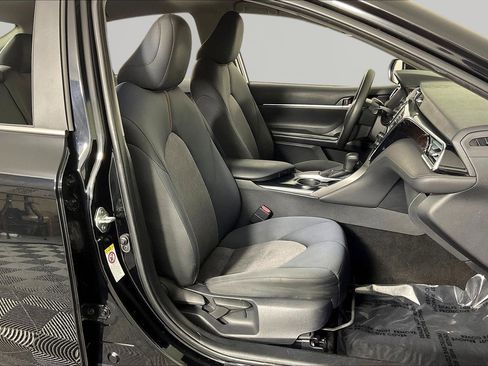 Used 2018 Toyota Camry LE w/ Convenience Package FWD image 27