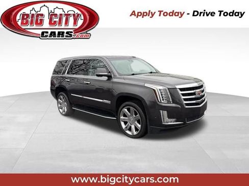 Used 2017 Cadillac Escalade Luxury image 1