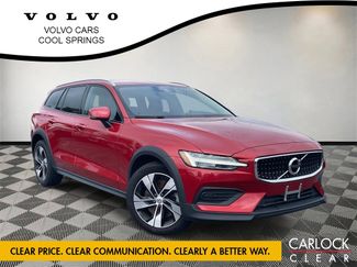 Used 2020 Volvo V60 T5 Cross Country image 1