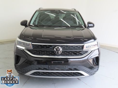 Certified 2023 Volkswagen Taos SE image 10