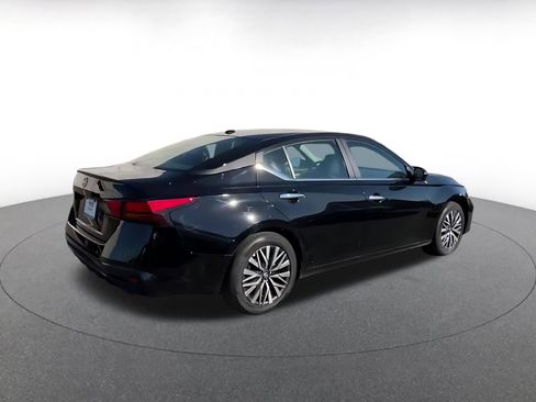 Used 2025 Nissan Altima 2.5 SV image 12