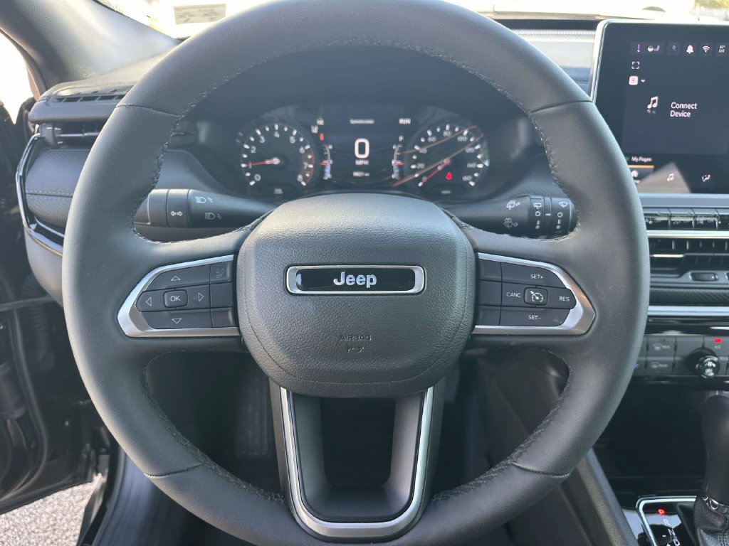 Used 2026 Jeep Compass Latitude AWD/4WD image 25