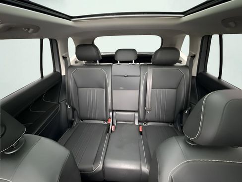 Used 2022 Volkswagen Tiguan SE w/ Panoramic Sunroof Package AWD/4WD image 24