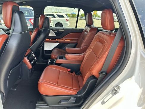Used 2025 Lincoln Aviator Reserve w/ Equipment Group 201A AWD/4WD image 23
