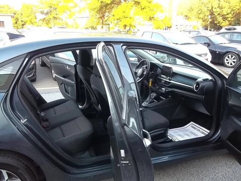 Used 2019 Kia Forte LXS FWD image 6