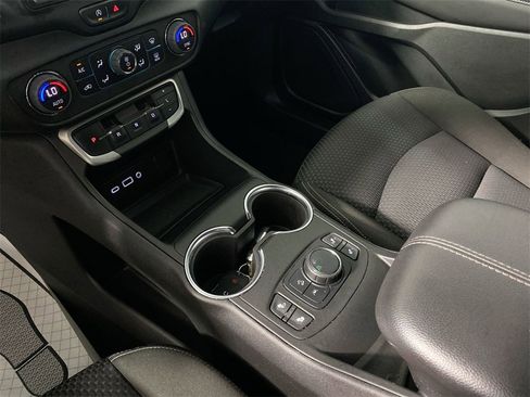 Used 2023 GMC Terrain SLE w/ Driver Convenience Package image 20