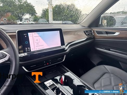 Used 2024 Volkswagen Atlas SE FWD image 16