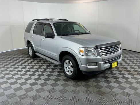 Used 2010 Ford Explorer XLT image 3