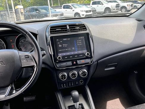 Used 2020 Mitsubishi Outlander Sport SE AWD/4WD image 9