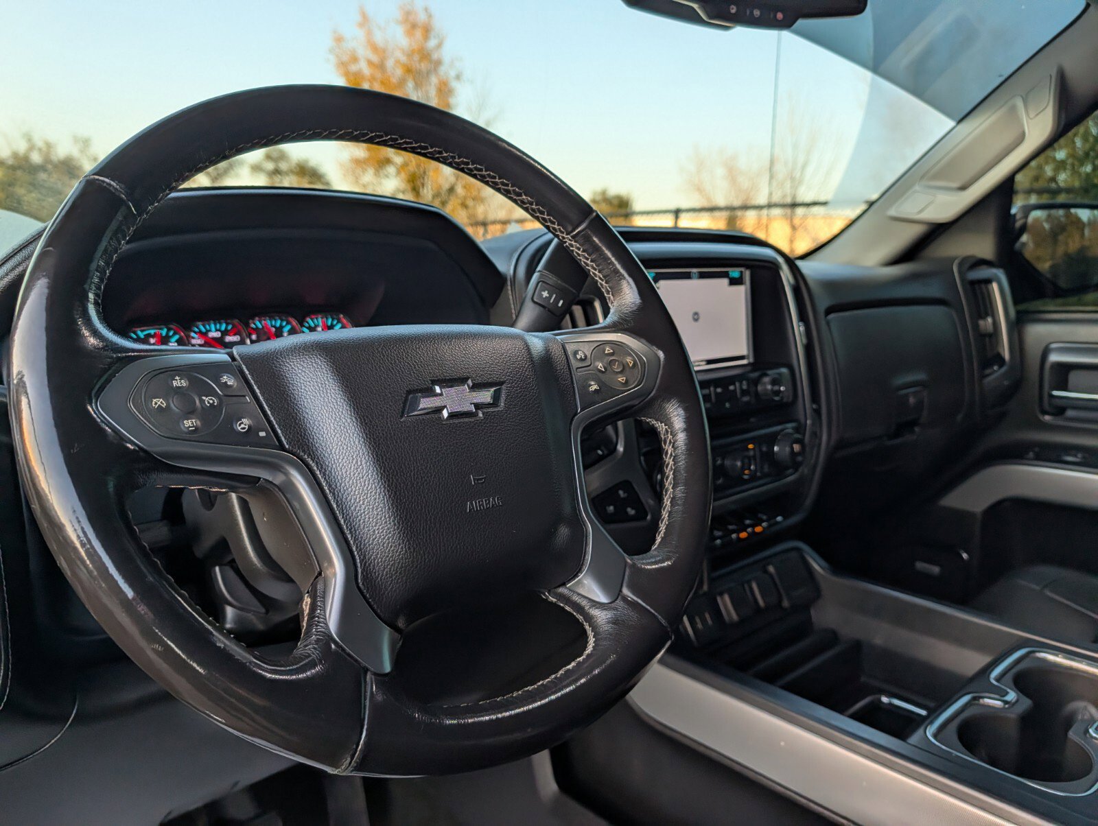 Used 2018 Chevrolet Silverado 1500 LTZ Z71 w/ Centennial Edition AWD/4WD image 32