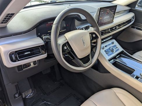 Used 2024 Lincoln Aviator AWD w/ Premium Package image 13