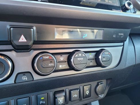 Used 2021 Toyota Tacoma TRD Off-Road w/ Technology Package AWD/4WD image 19