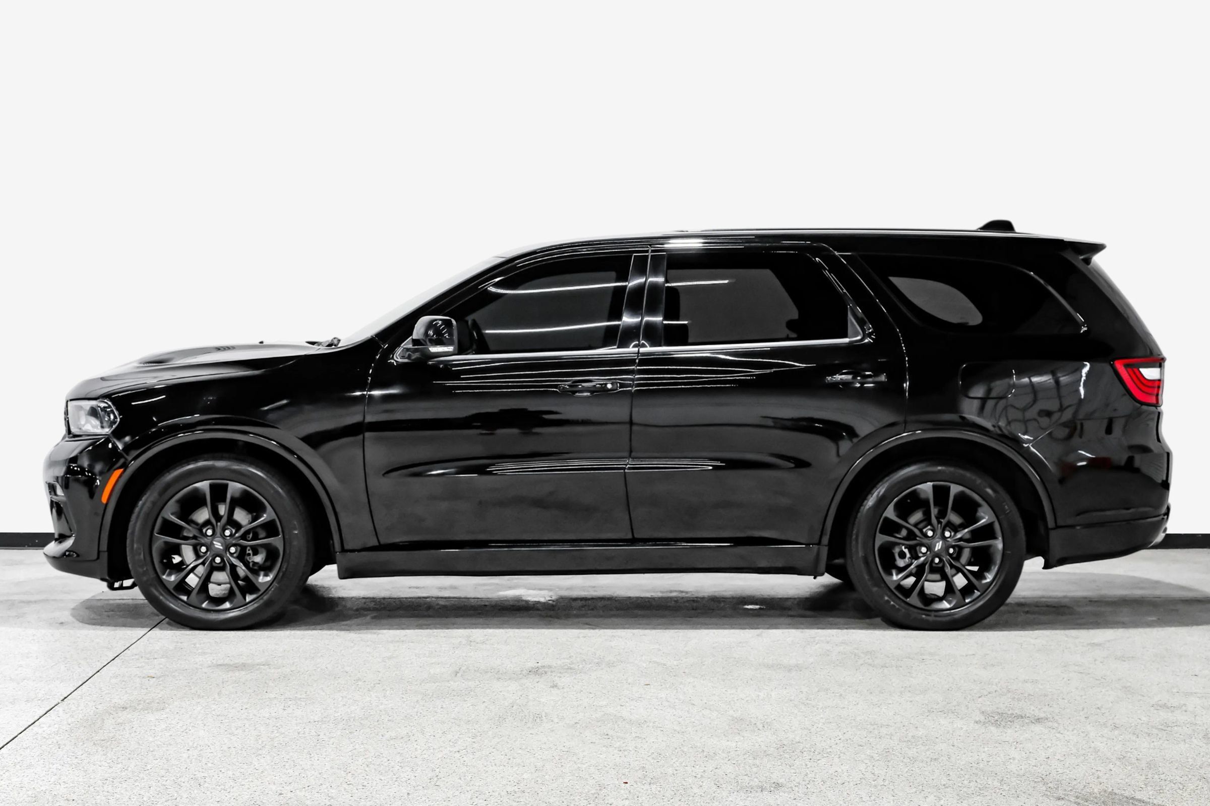 Used 2022 Dodge Durango R/T w/ Blacktop Package RWD image 9