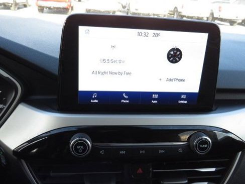 Certified 2021 Ford Escape SE image 10