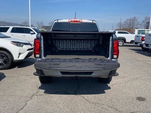 Used 2024 Chevrolet Colorado LT w/ LT Convenience Package image 5
