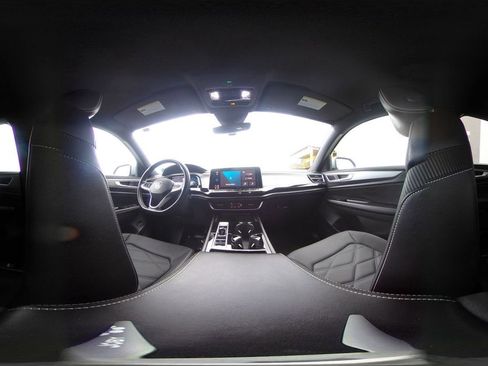 Used 2025 Volkswagen Atlas Cross Sport SE image 38