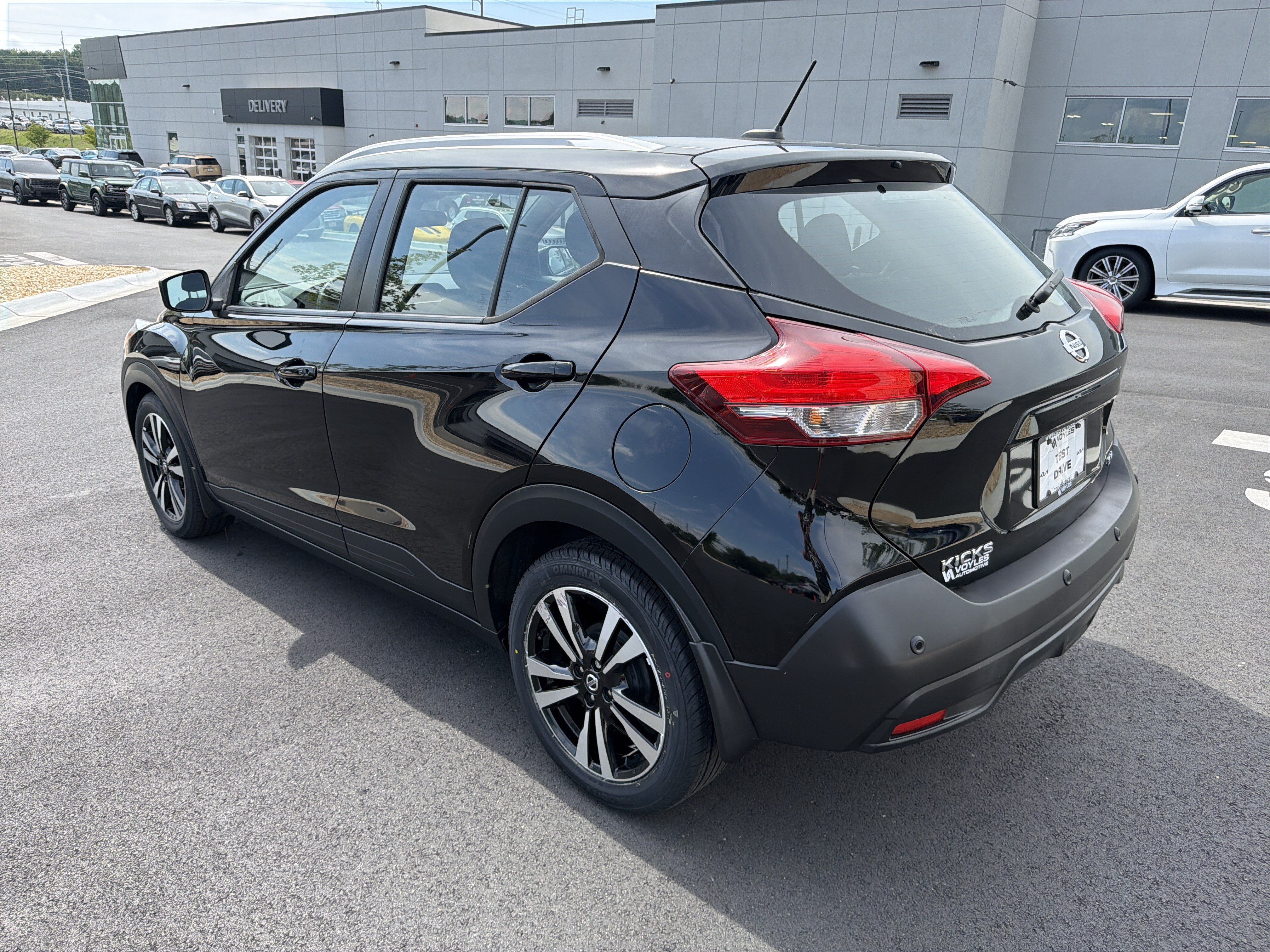 Used 2020 Nissan Kicks SV FWD image 5