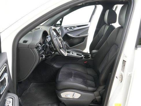 Used 2020 Porsche Macan image 38